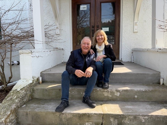 Shirley and Bill seated on the steps
